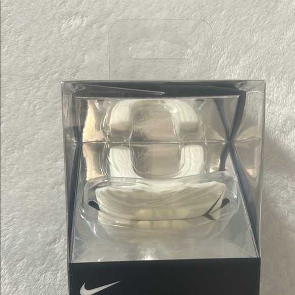 Nike Game-Ready Youth Lip Protector Mouthguard - White - Picture 2 of 4